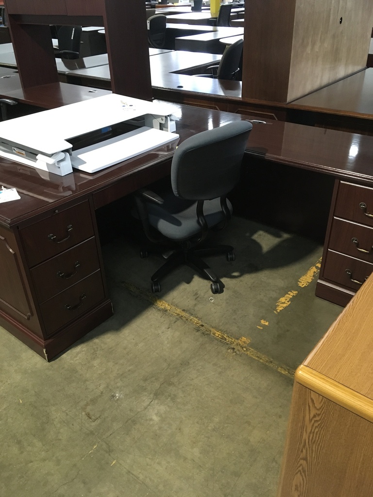 Traditional Mahogany RH L-Desk Gloss Finish