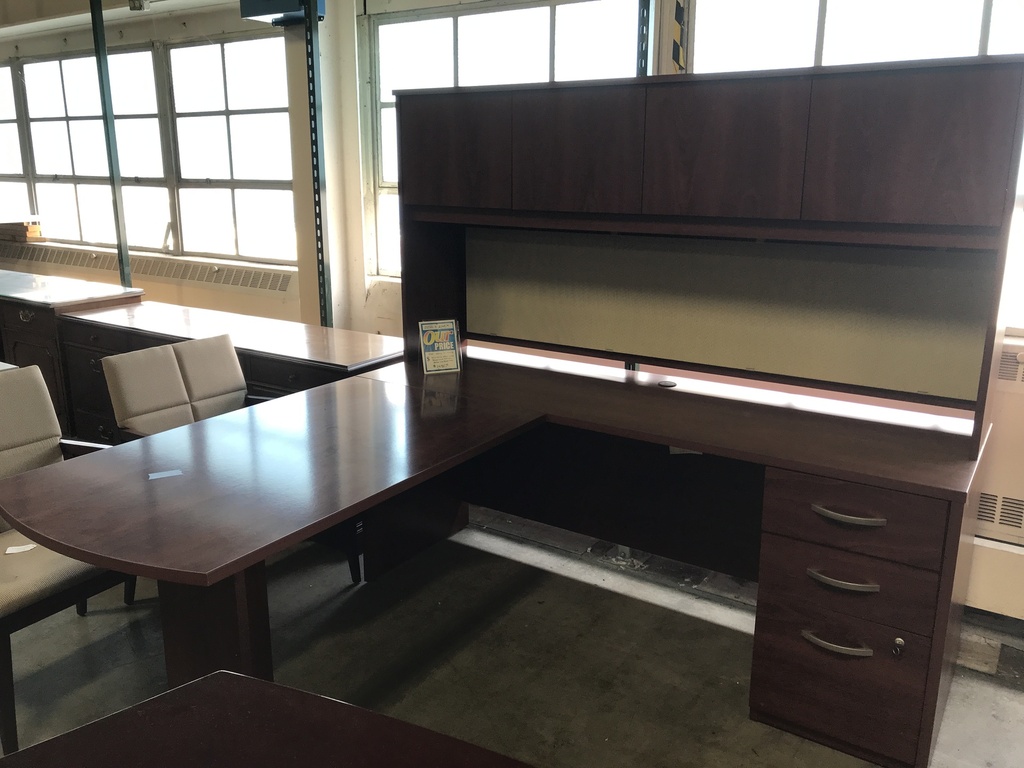 72"x24" Right Hand L Desk with Hutch