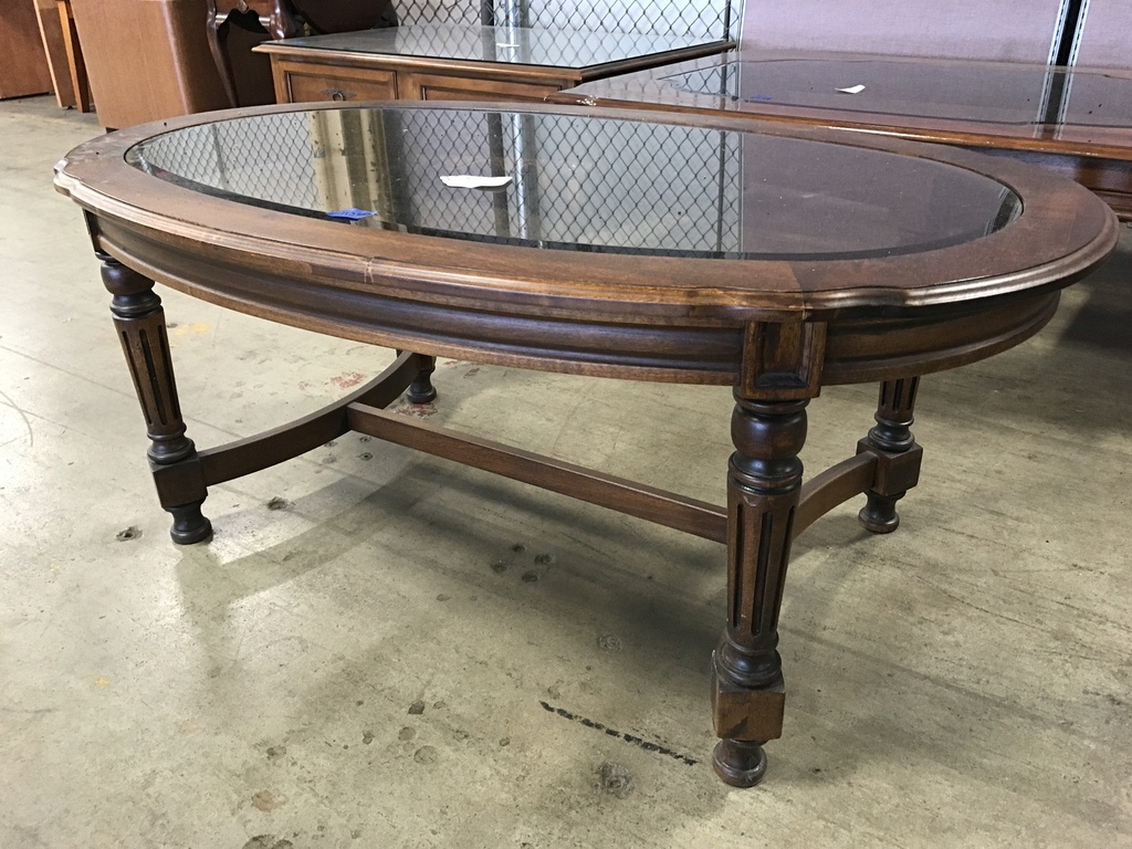 Oval coffee table w/glass