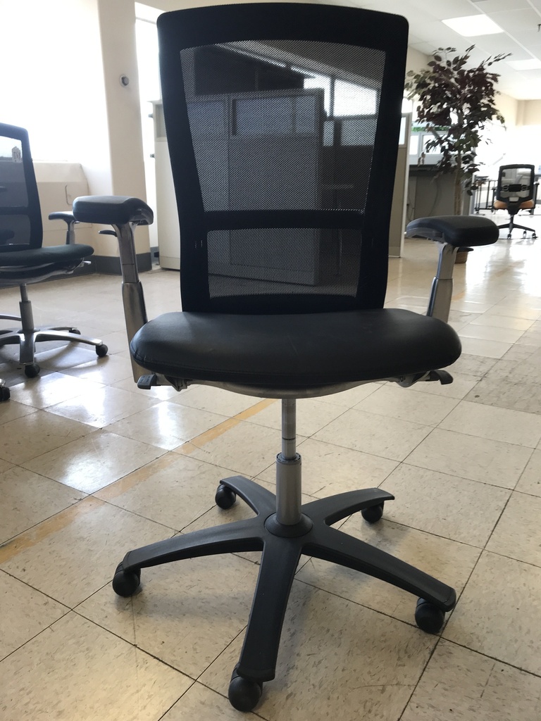 Knoll Life Mesh Back Task Chair 4D Arm- Vinyl Black