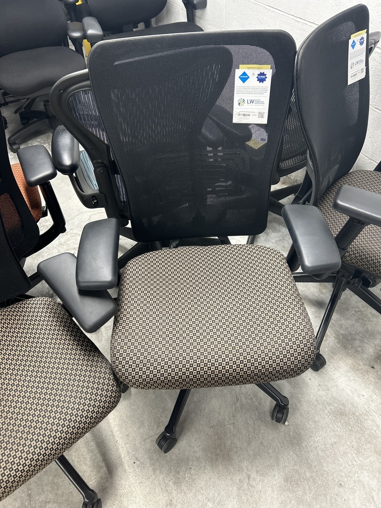 Zody Task Chair / Mesh Back Check Pattern 