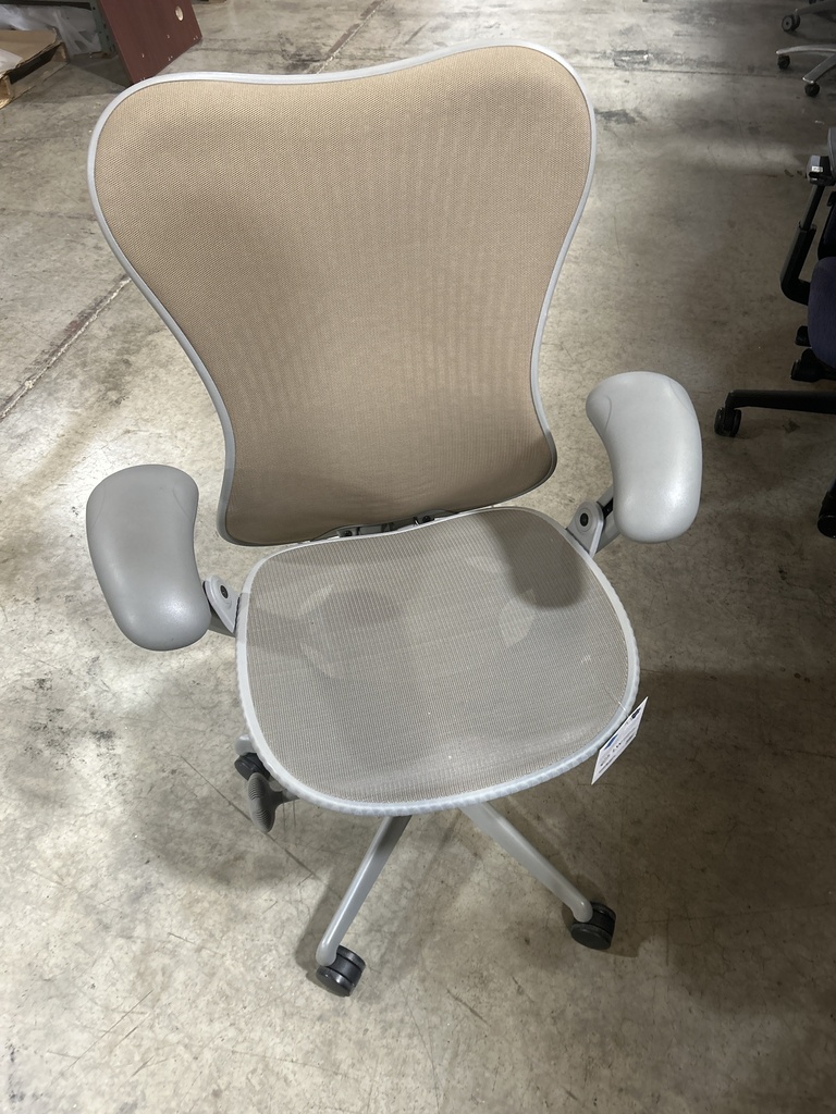 Herman Miller Mirra - Beige 