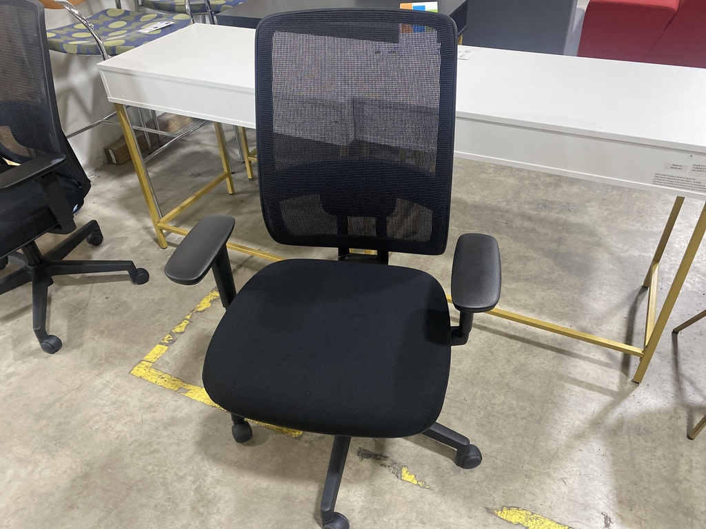 Black Mesh Back Task Chair 