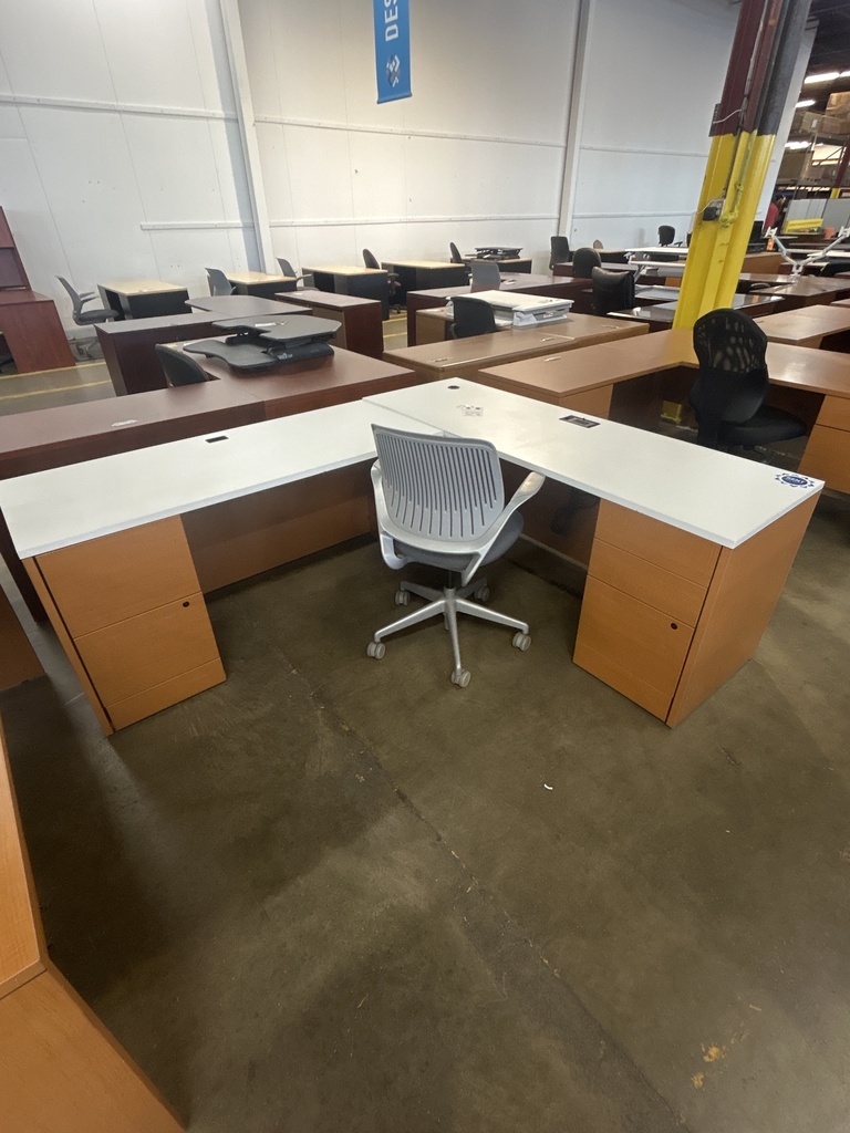 24x72x84 LH DBL Ped L-Desk White Top Med. Oak Sides w/Power