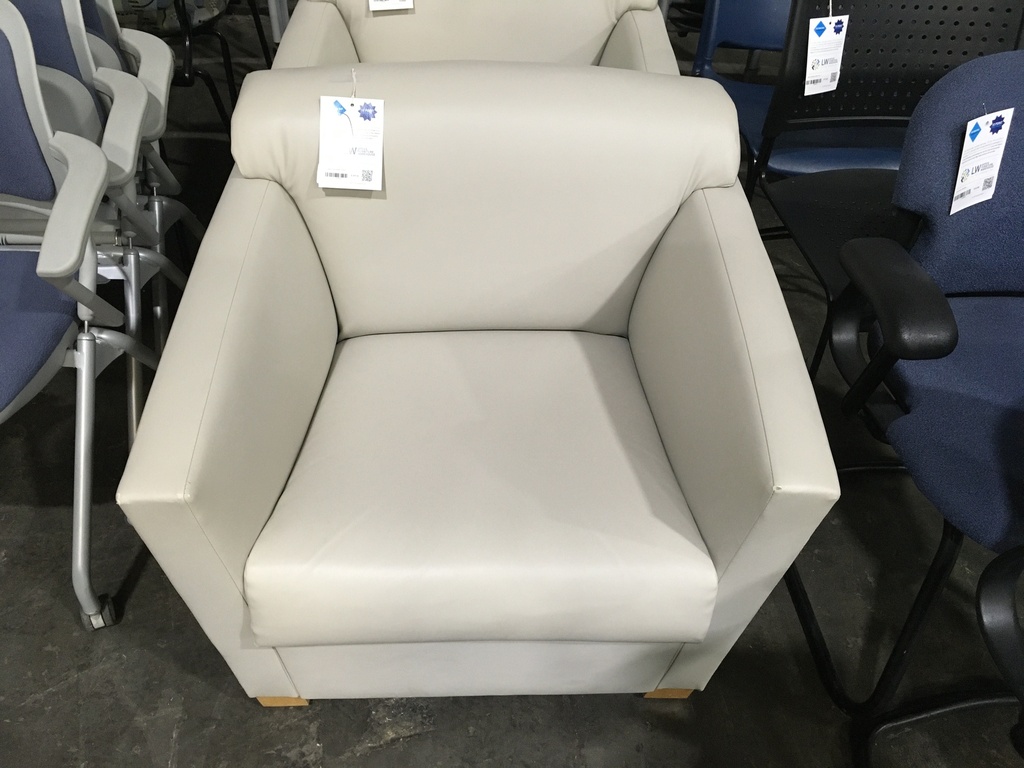 Lobby Chair Leather (Cream) 