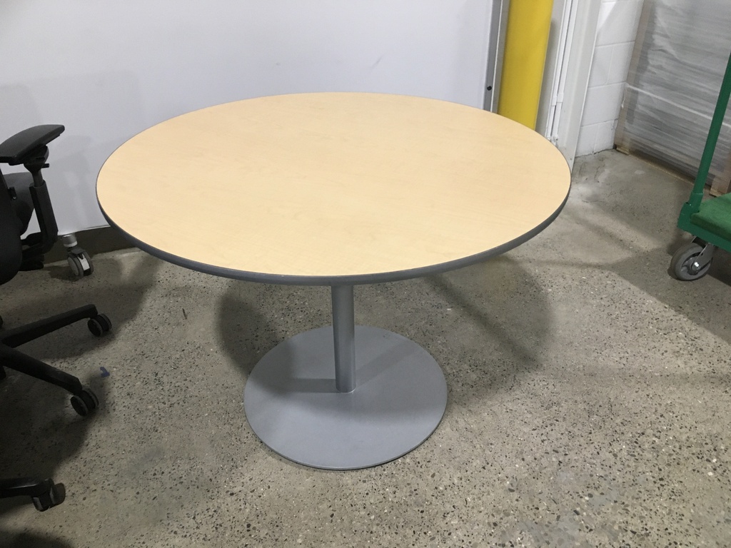 42" Round Table (blonde)