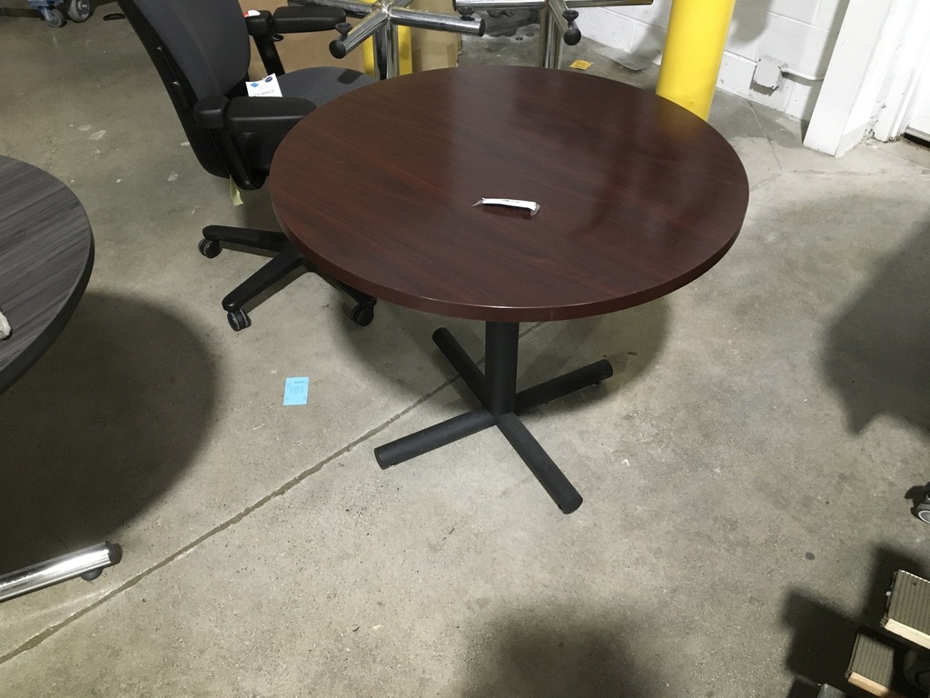 36" Break Rm Table Mahogany