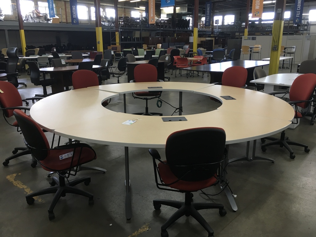 120" 4pc Round Huddle Table