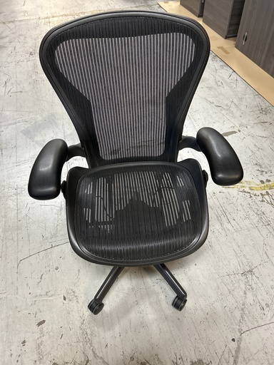 Aeron Size B Black (Fixed Arms)