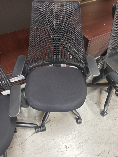 Herman Miller Sayl Task Chair (Black) needs repaired