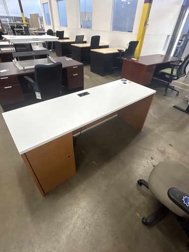 24x72 SNGL Ped Desk White Top Med. Oak Sides w/Power