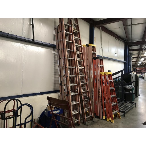 32' Fiberglass 3 tier Extension Ladder 300lb