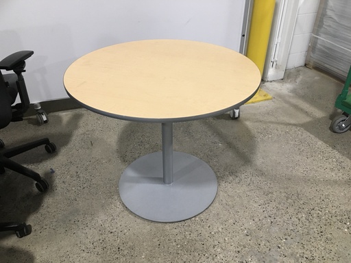 36" Round Table (blonde)