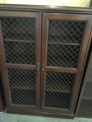 Traditional Bookcase (Screen Doors)